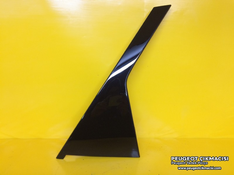PEUGEOT 3008 P84E KAPI CAM KENAR KAPAĞI SAĞ 