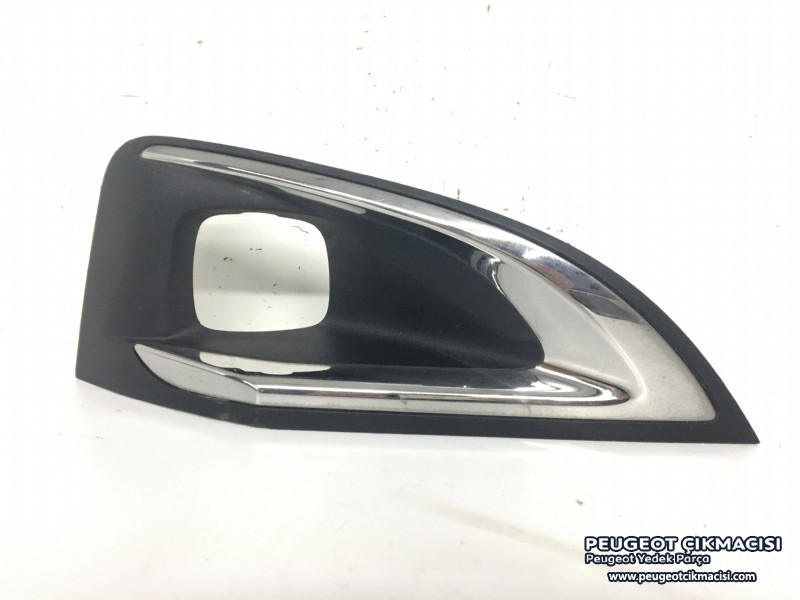 PEUGEOT 3008 P84E SİS FAR ÇERÇEVESİ SAĞ 