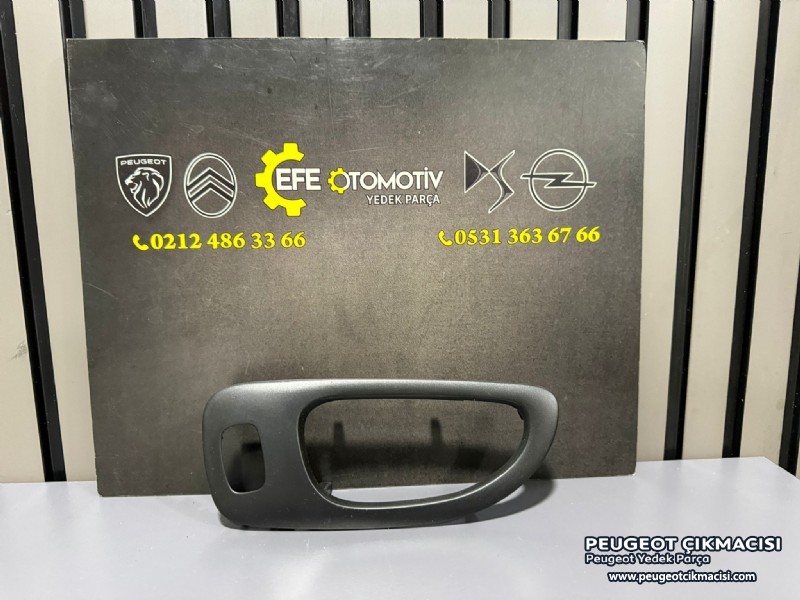 PEUGEOT 307 İÇ KAPI AÇMA KOLU ÇERÇEVESİ SAĞ ARKA SİYAH  